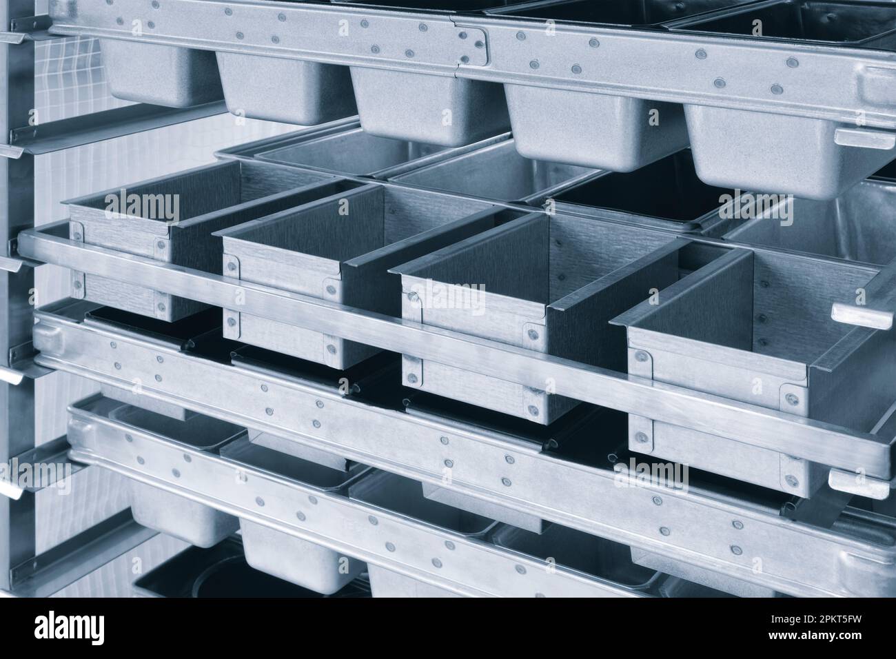Metal stock tray hi-res stock photography and images - Alamy