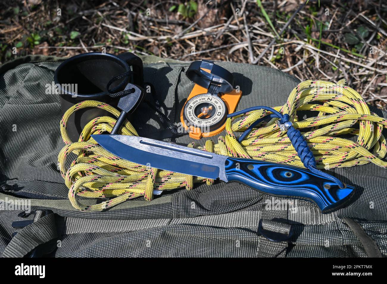 Bushcraft equipment. Knife and rope lit by the sun Stock Photo - Alamy