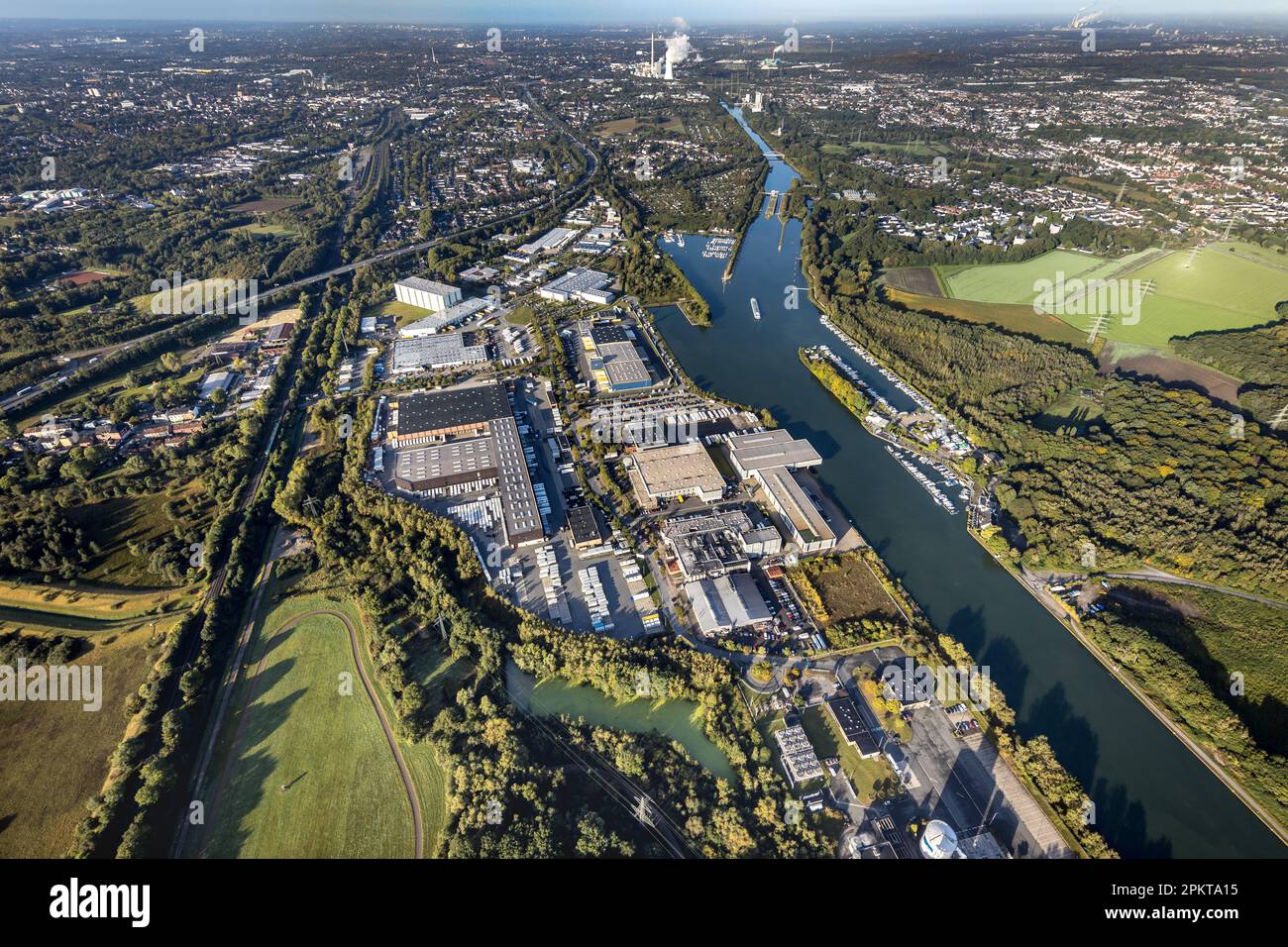 Aerial view, industrial area Friedrich der Große at the Herner Meer as well as marina at the Rhine-Herne-Canal in the district Horsthausen in Herne, R Stock Photo