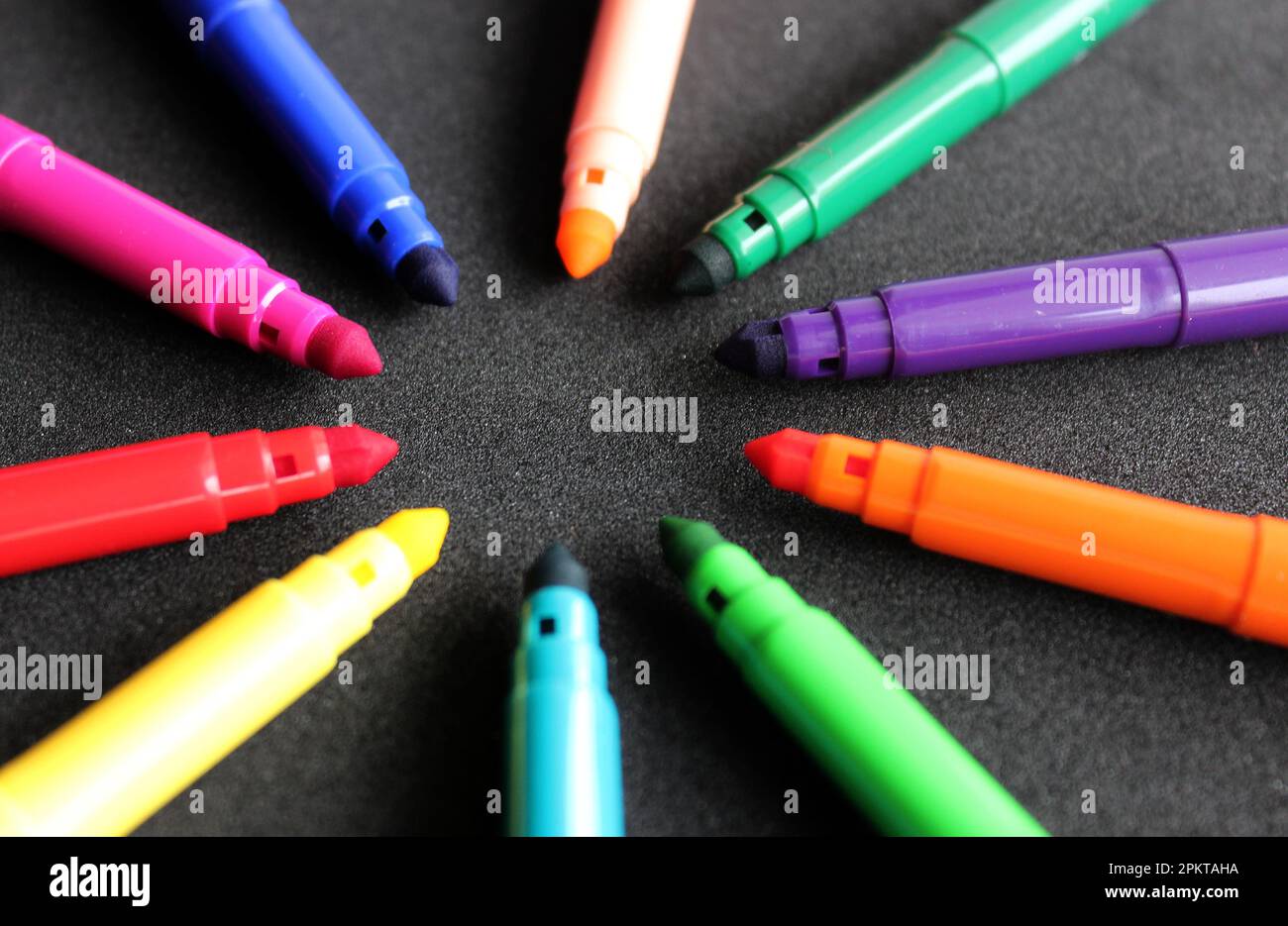 Round Pattern Of Colored Felt Pens Without Covers Angle View Closeup Stock Photo Stock Photo