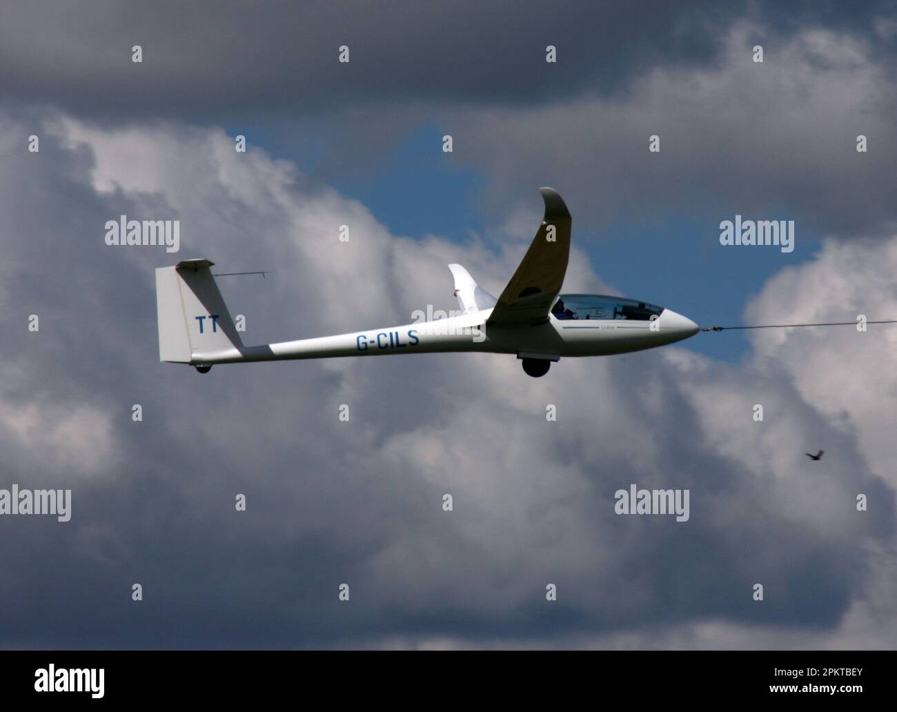 A DG Flugzeugbau LS10st glider departs private airfield West Sussex