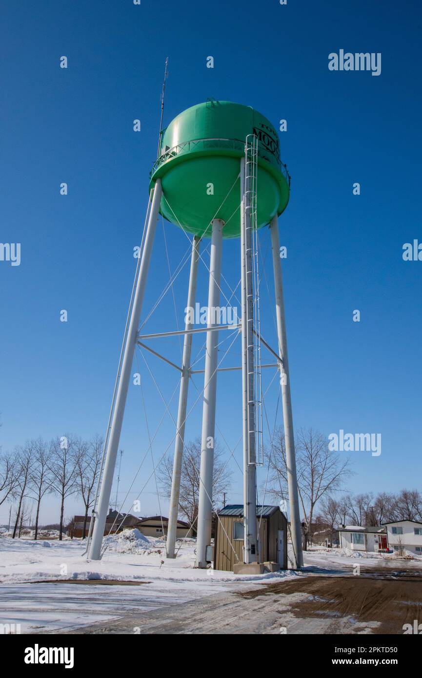 Green water tower in Moosomin, Saskatchewan, Canada Stock Photo Alamy