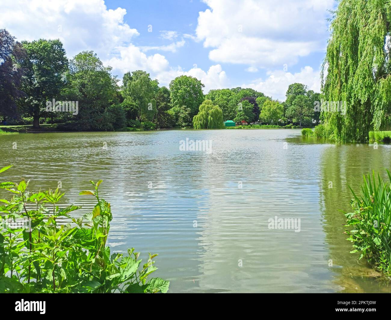 Skyline view of Masch Park and lake, New Town Hall, Hannover, Germany Stock Photo