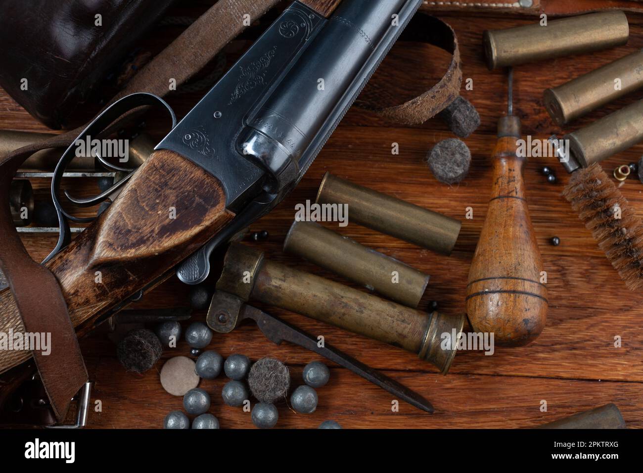 Antique 16gauge breakaction smoothbored shotgun with brass cases and