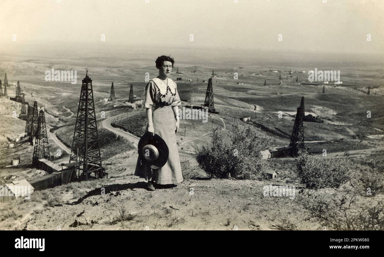 Oil Field early 1900, California Oil Wells. American Oil Industry