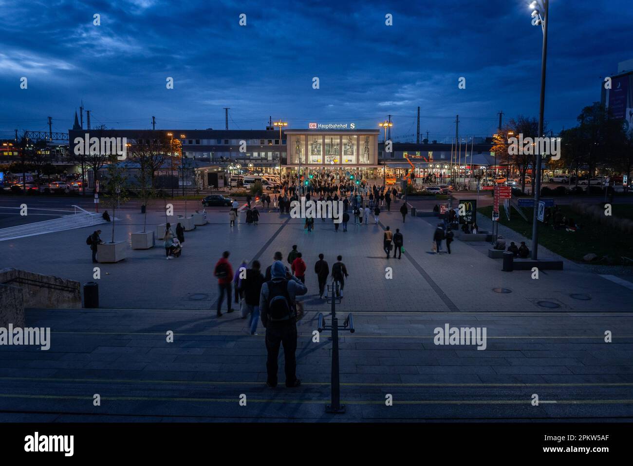 Dortmund hauptbahnhof hires stock photography and images Alamy