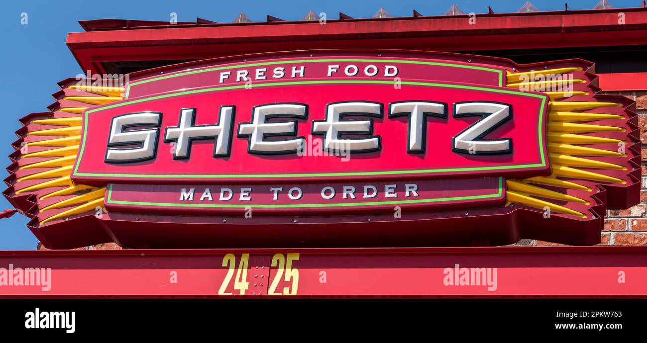 The Sheetz convenience store sign on top of the building in Warren