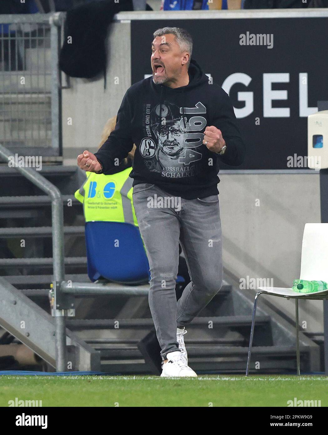 Schalke, Deutschland. 27th Oct, 2022. firo : 27.10.2022, football, soccer,  1.Bundesliga, first league season 2022/2023, FC Schalke 04 1st training  Thomas Reis Credit: dpa/Alamy Live News Stock Photo - Alamy