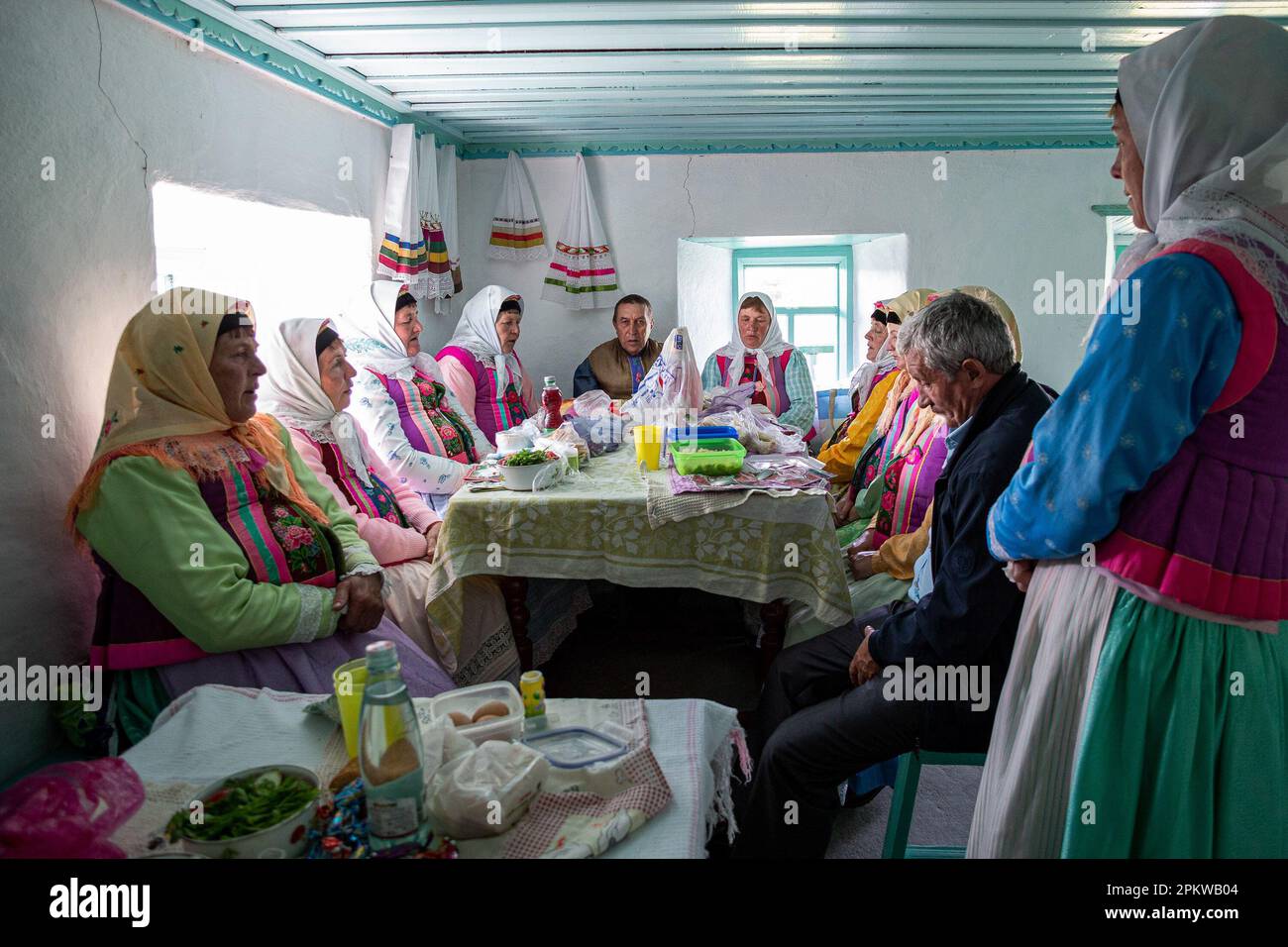 Doukhobors devotees pray before eating Doukhobors ( quot Spiritual Warriors