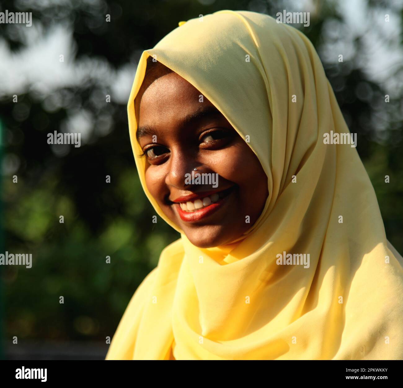 A Bangladeshi Muslim woman wearing a hijab Stock Photo - Alamy