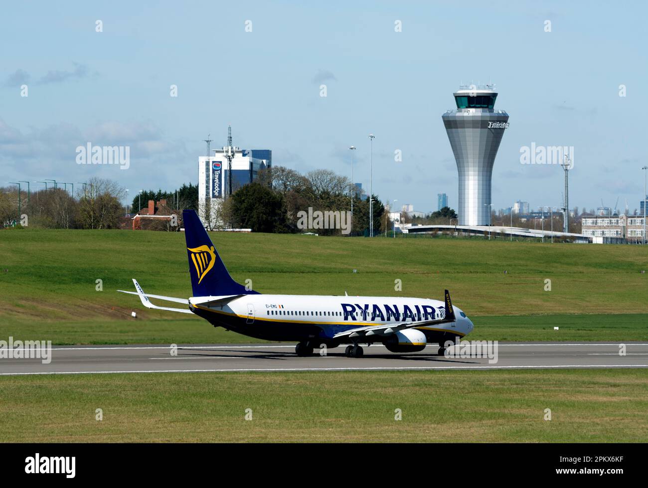 Ryanair Boeing 737-8AS taking off at Birmingham Airport, UK (EI-EMO) Stock Photo
