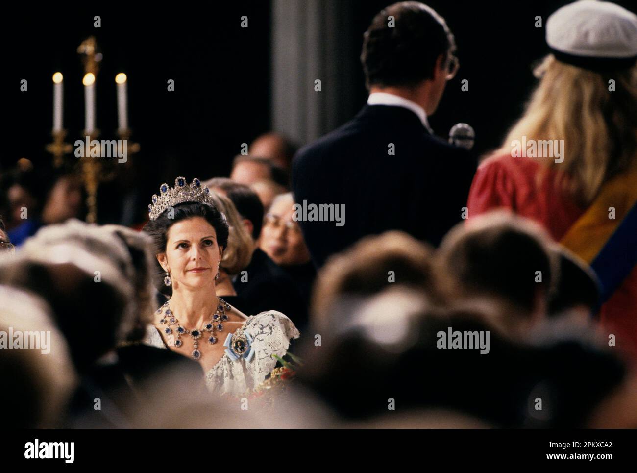 SWEDEN QUEEN SILVIA at Nobel Banquete in Stockholm city hall 1995 listening to the speach of King Carl XVI Gustaf Stock Photo