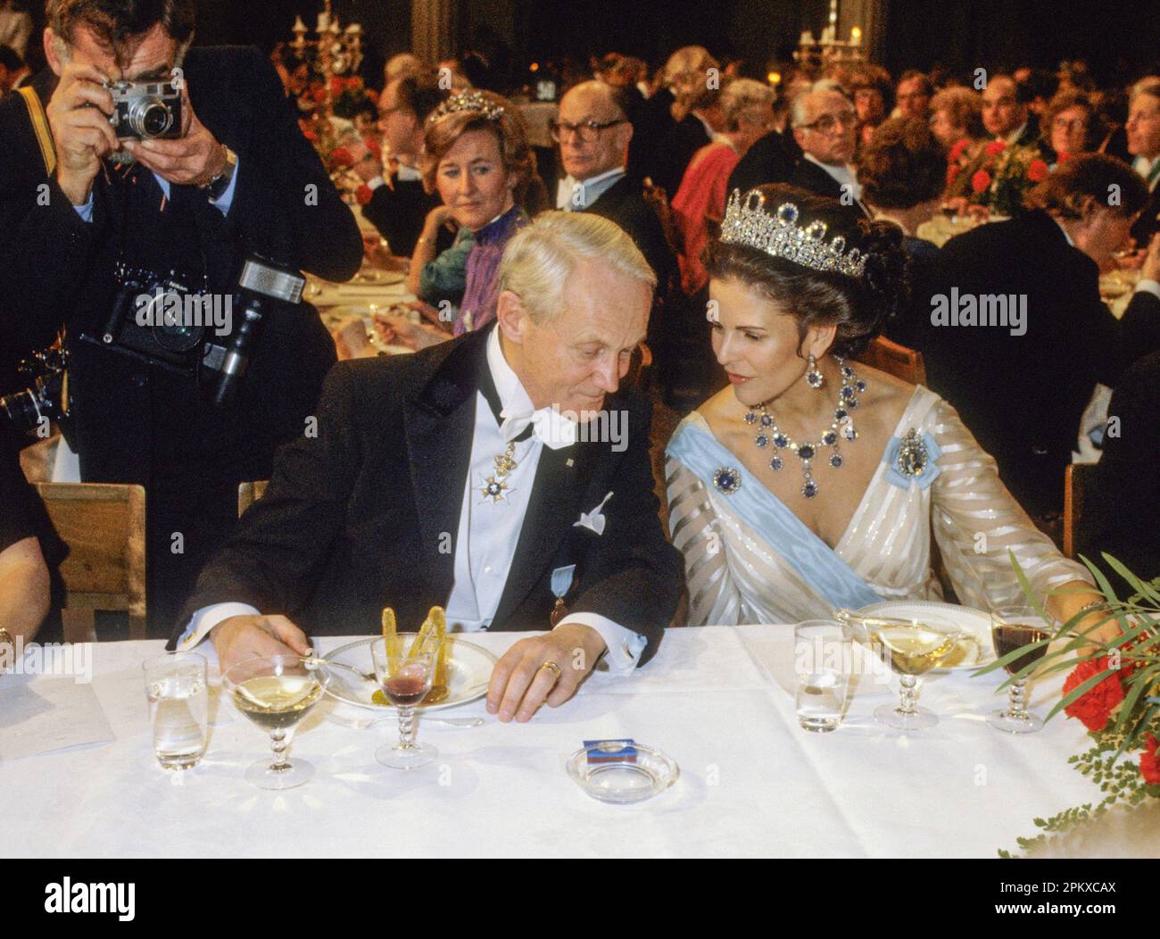 Sweden Queen Silvia at Nobel Banquete in City Hall Stockholm together with laureate Kai Siegbahn Stock Photo