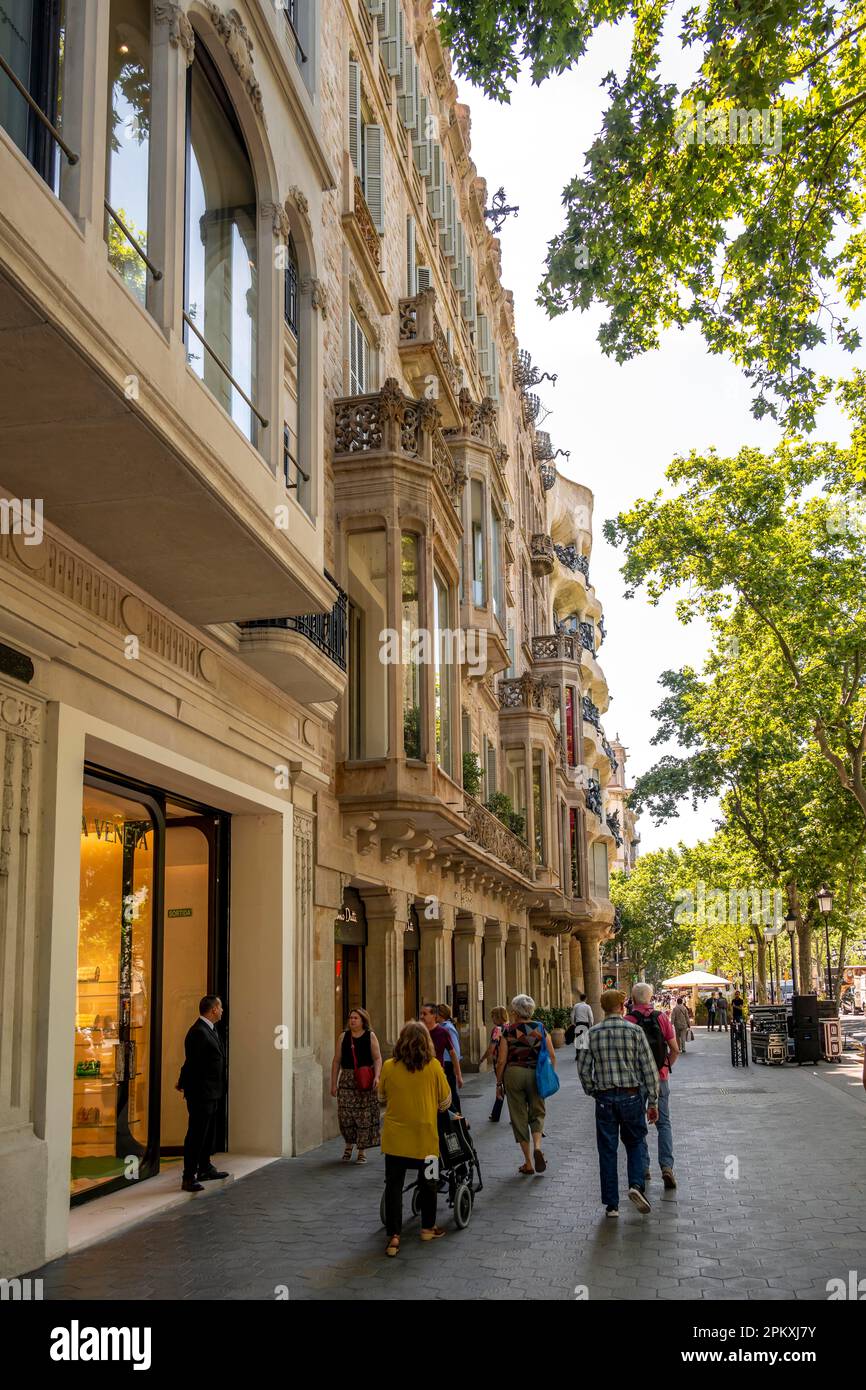 Shopping street passeig de gracia hi-res stock photography and images -  Alamy