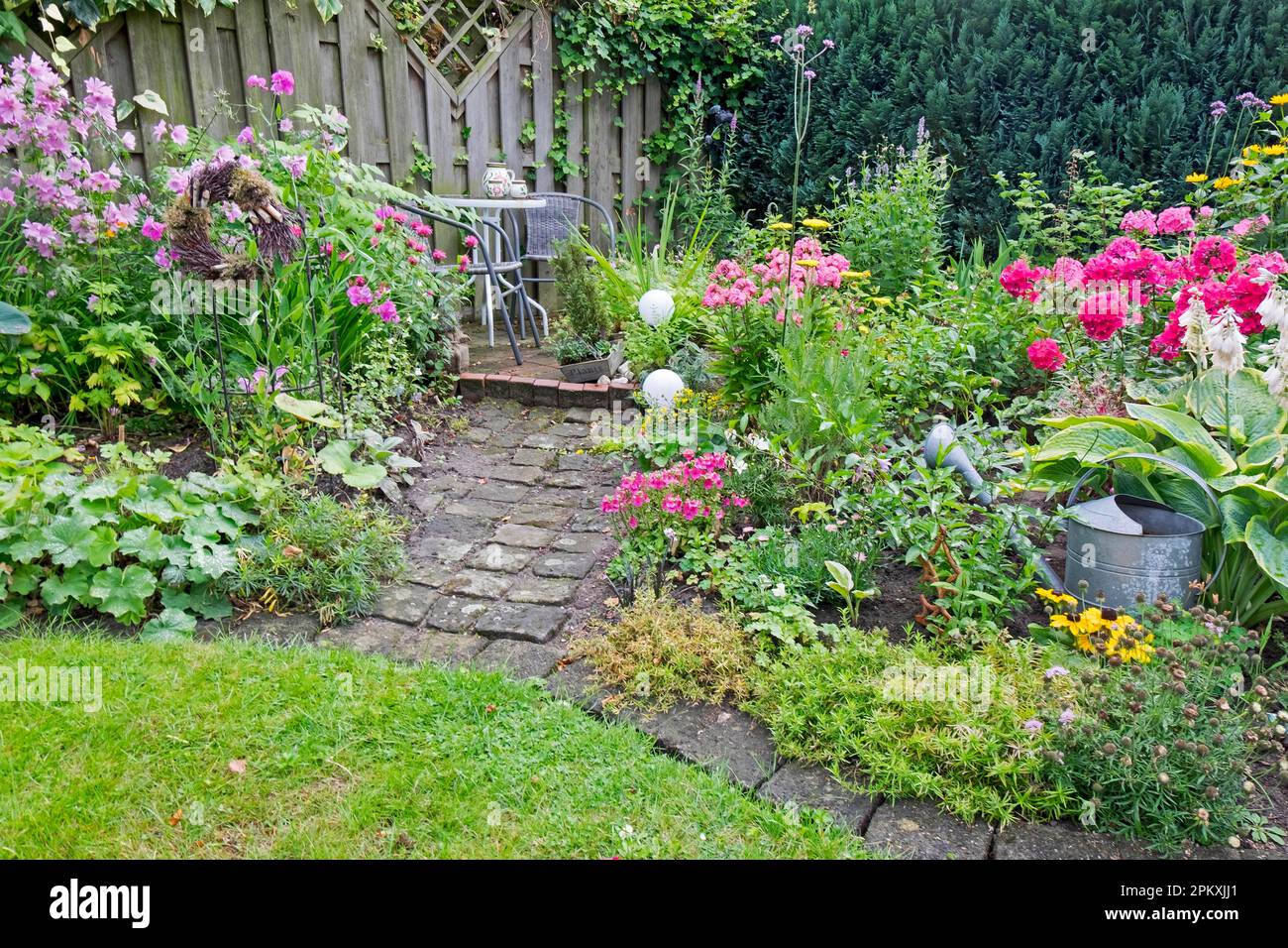Watering lawn flower beds hi-res stock photography and images - Alamy