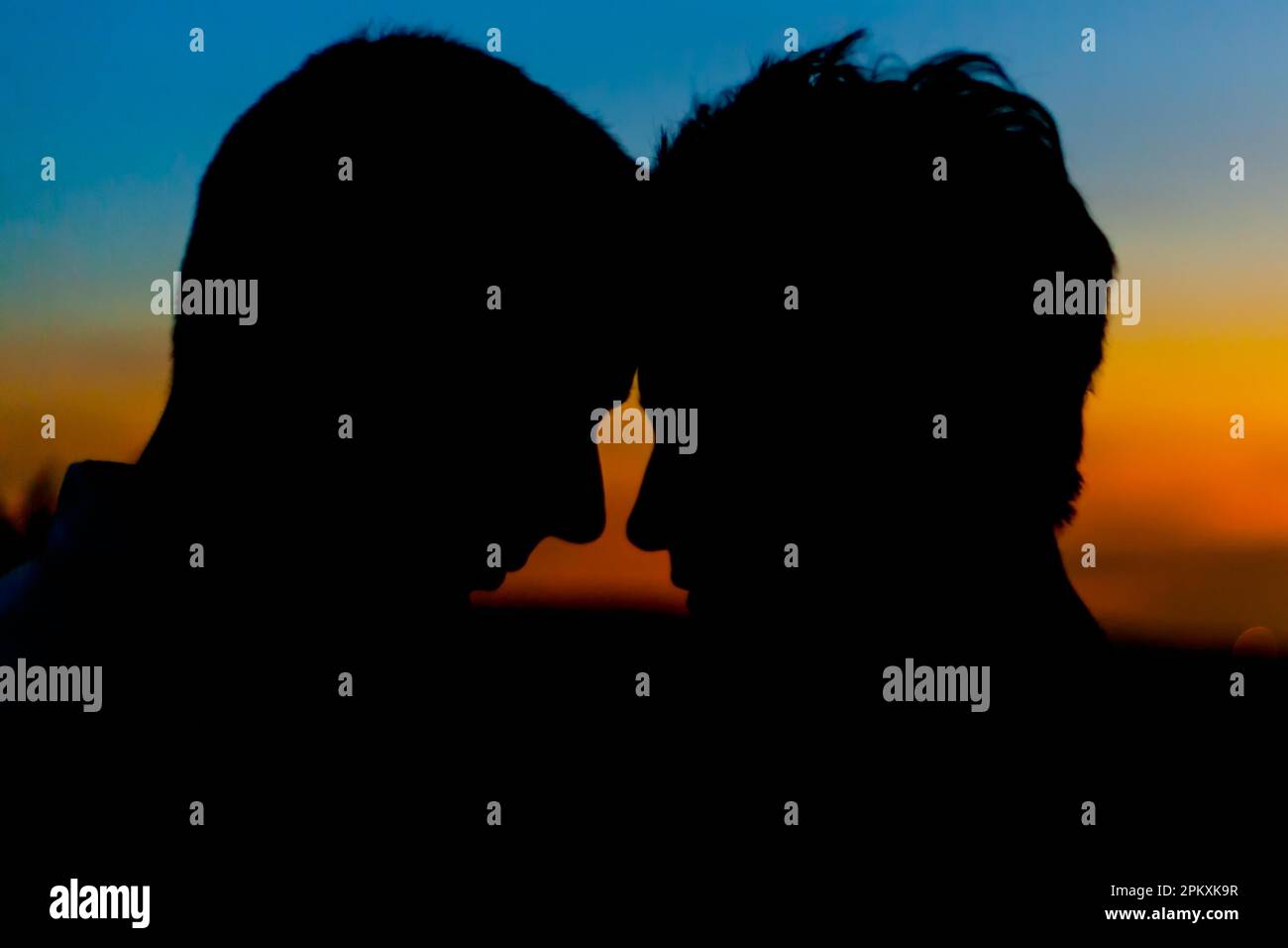 Silhouette couple against sunset Stock Photo - Alamy