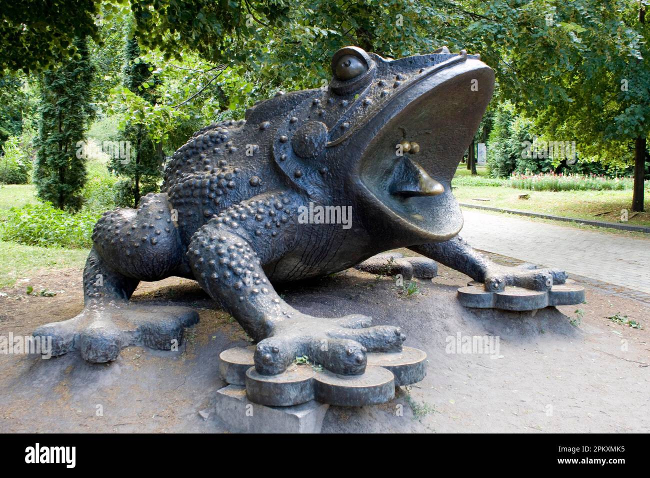 Toad, Bronze Statue of a Toad, Money Croet, Oleg Pinchuk, Krestschatzky