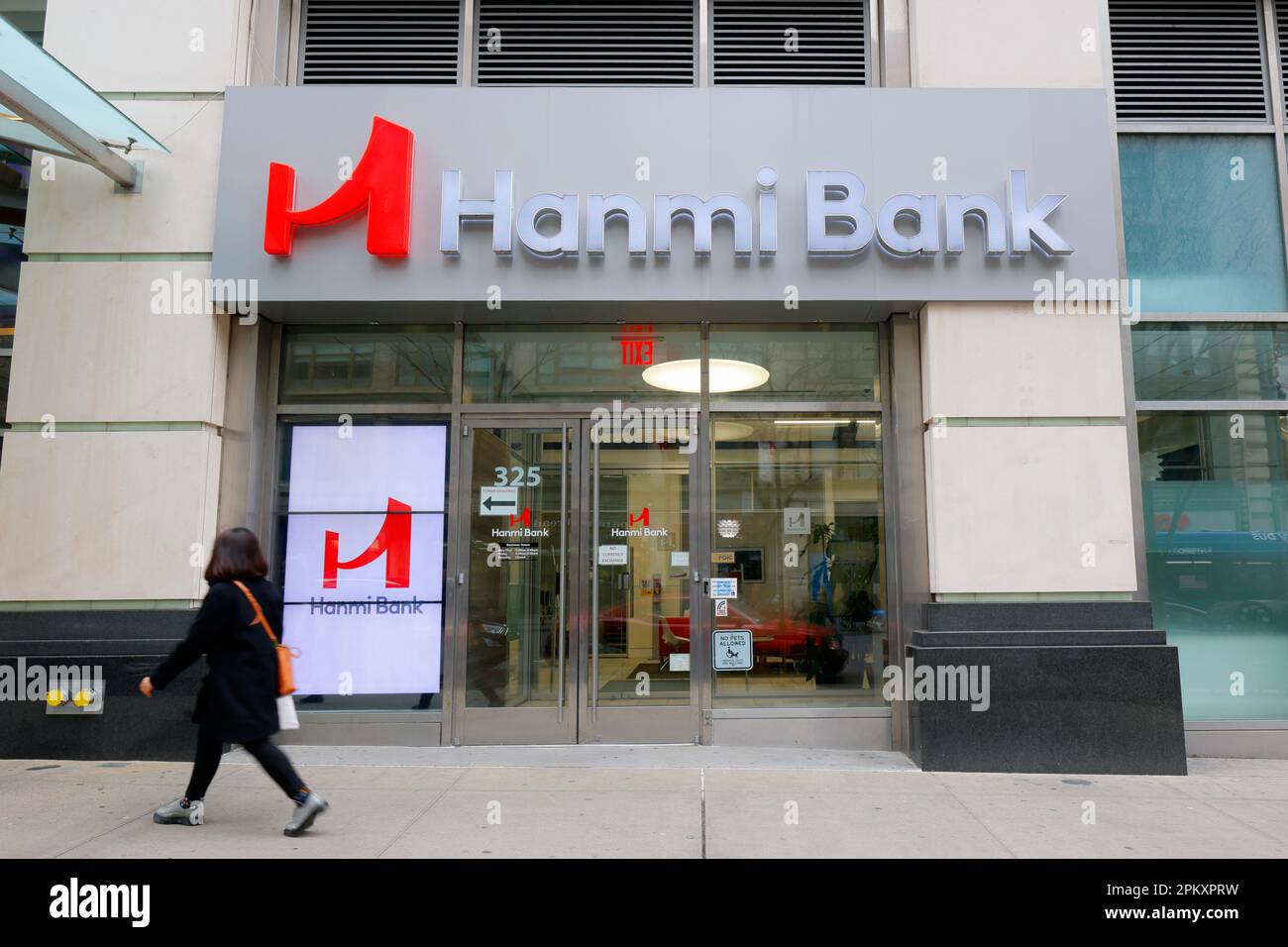 Hanmi Bank, 325 5th Ave, New York, NYC storefront photo of a Korean American community bank in Manhattan's Koreatown. Stock Photo