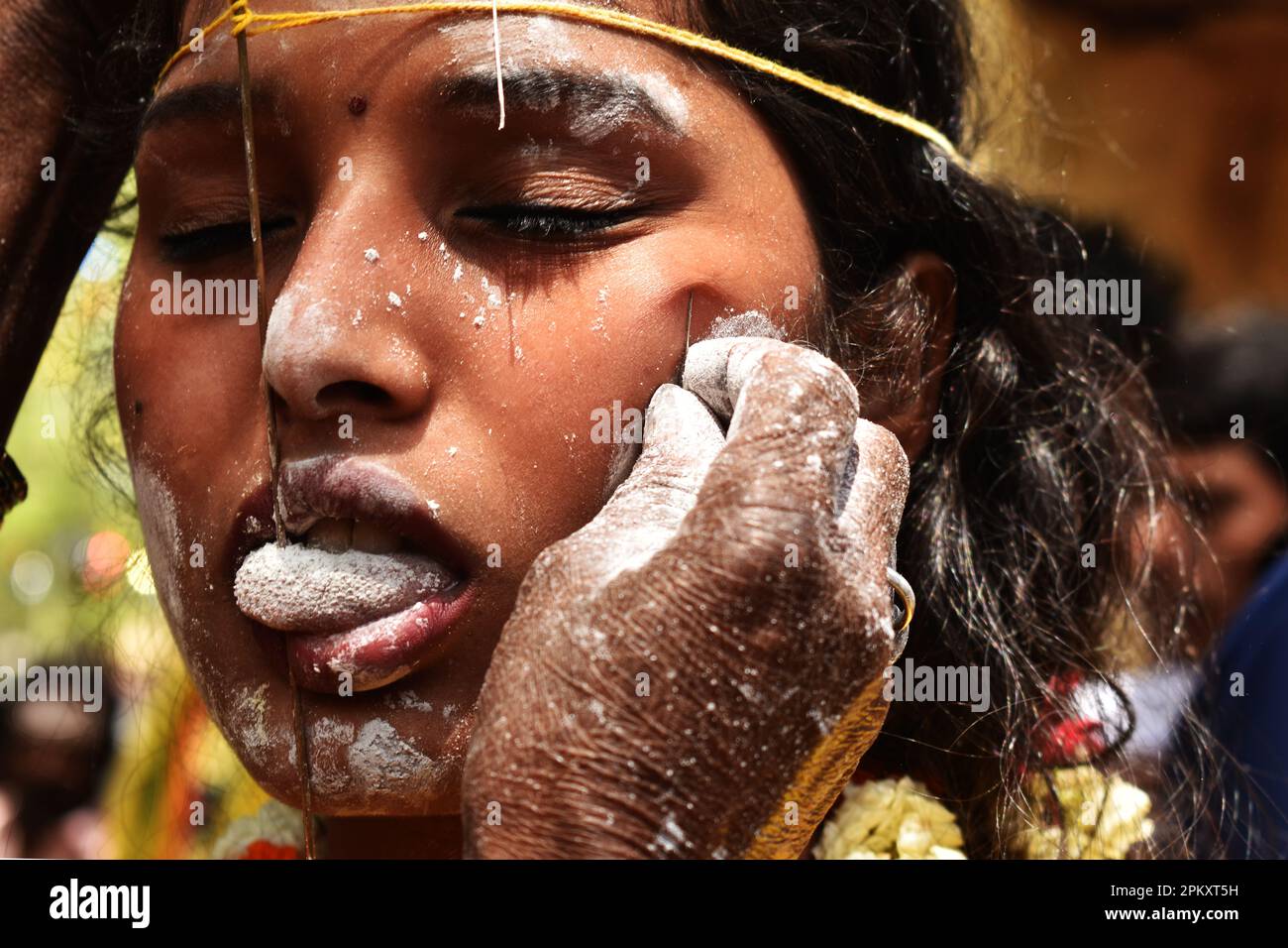 new-delhi-india-05th-apr-2023-devotees-take-part-in-a-hindu