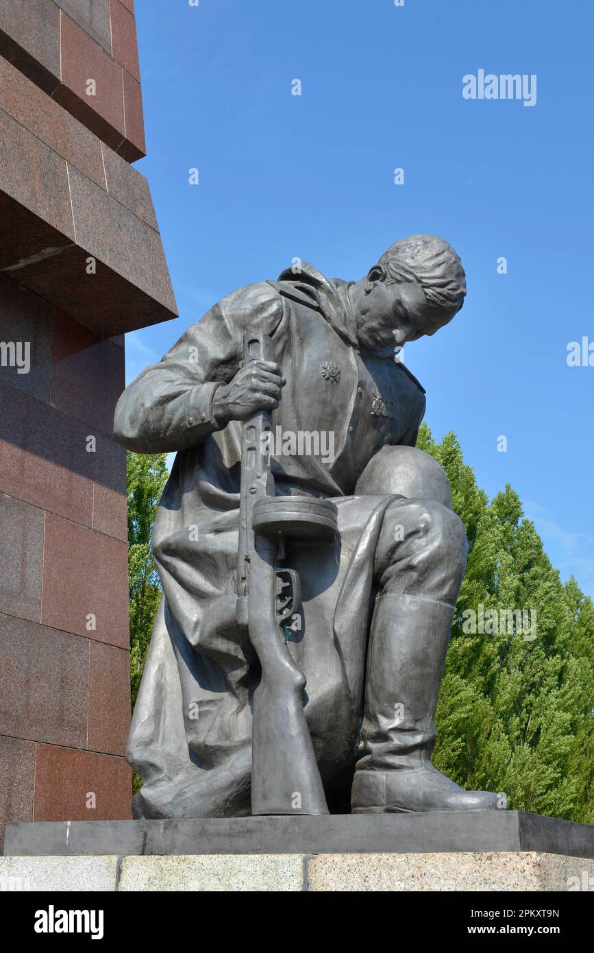 Mourning Soldier, Soviet Memorial, Treptow, Berlin, Germany Stock Photo ...