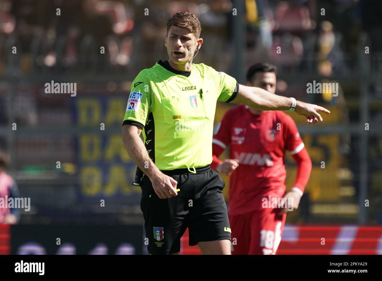 The referee Alberto Santoro during Modena FC vs SPAL, Italian soccer Serie B  match in Modena, Italy, April 22 2023 Stock Photo - Alamy