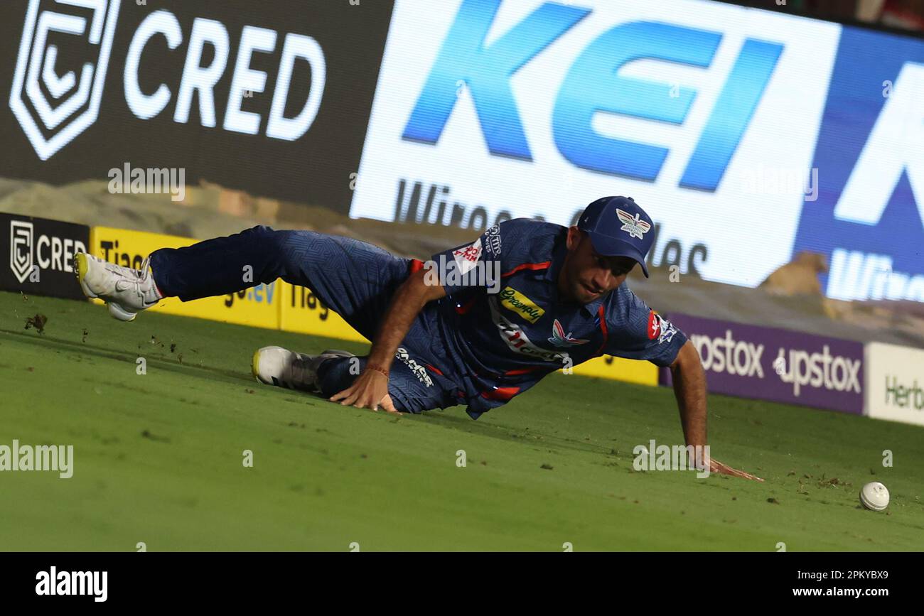 Bengaluru, India. 10th Apr, 2023. TATA IPL 2023: Match No 15 : CSK Vs LSG : at Chinnasamy StGood fielding Credit: Seshadri SUKUMAR/Alamy Live News Stock Photo