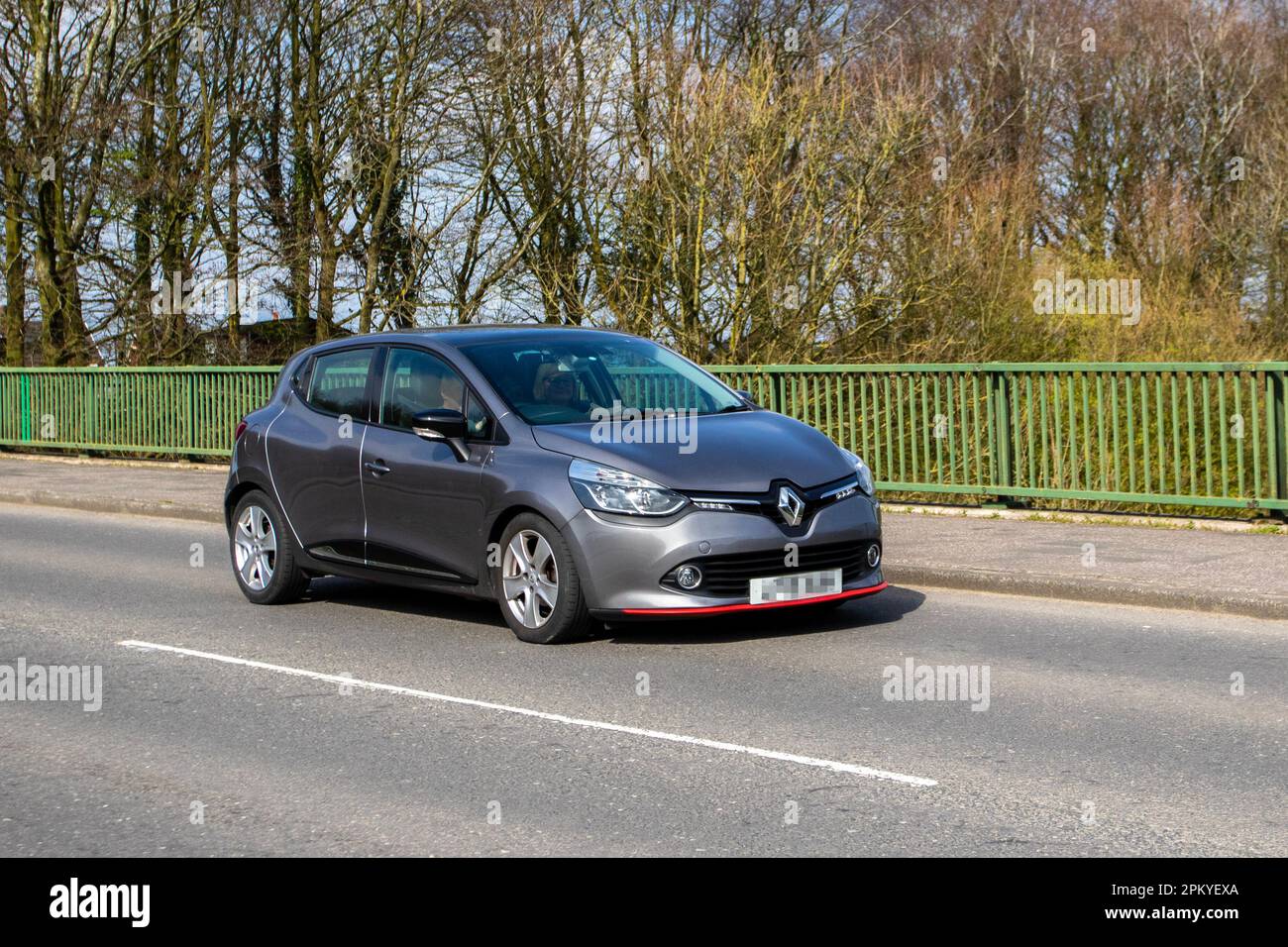 2015 Grey Renault Clio Dynamique Medianav Dci A 90 EDC Auto 1461 cc Diesel hatchback; crossing motorway bridge in Greater Manchester, UK Stock Photo