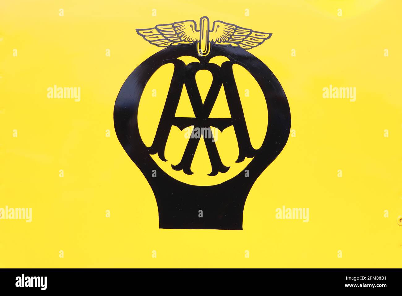 AA AUTOMOBILE ASSOCIATION ROAD SERVICE LOGO ON A VINTAGE LAND ROVER