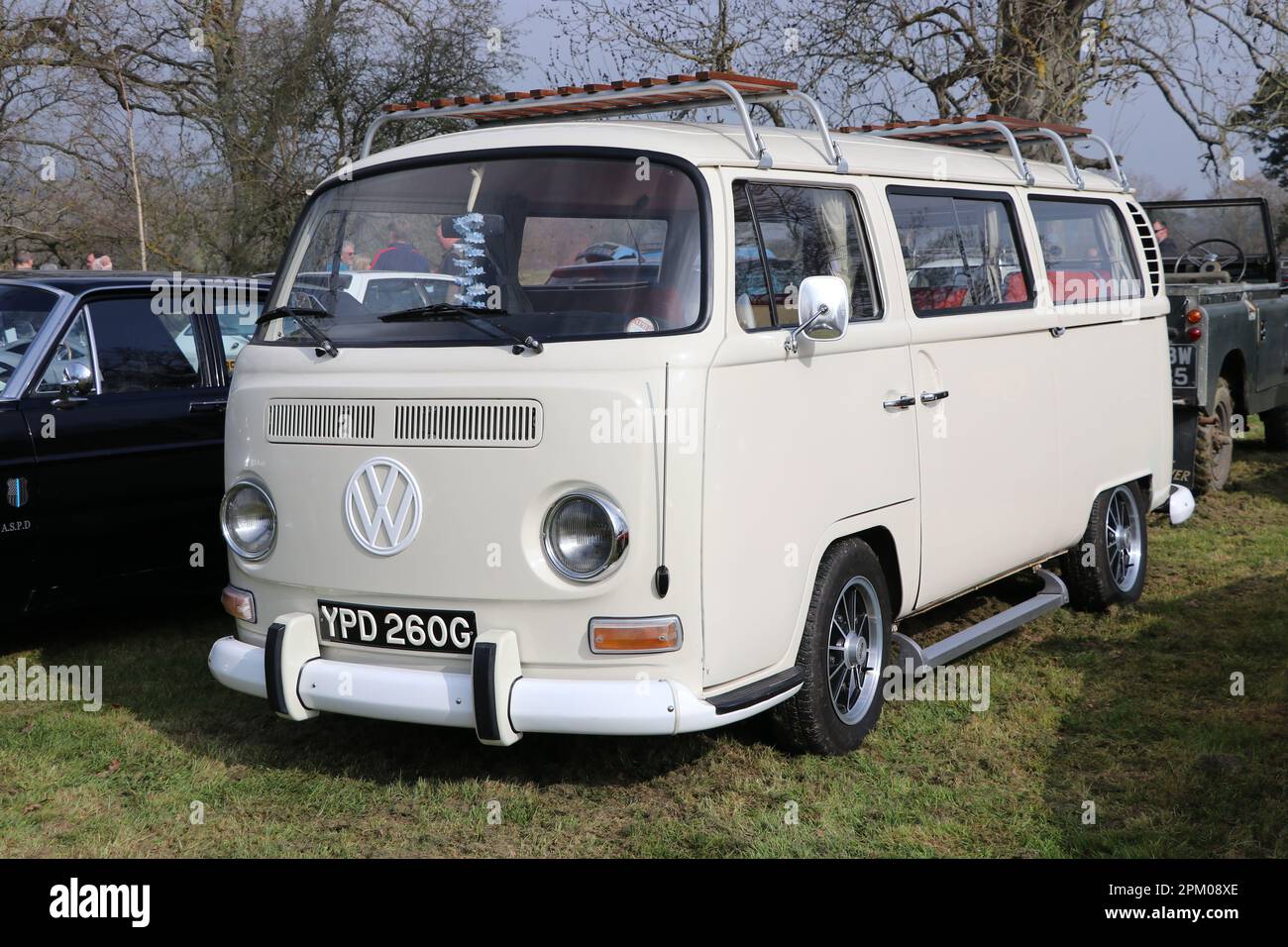 A VOLKSWAGEN VW CAMPER VAN BUS Stock Photo - Alamy