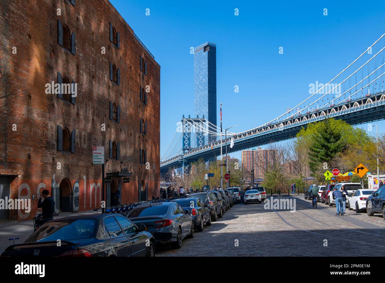 USA New York NY DUMBO Brooklyn NYC Manhattan Bridge - park and tourists enjoying the spring air Stock Photo