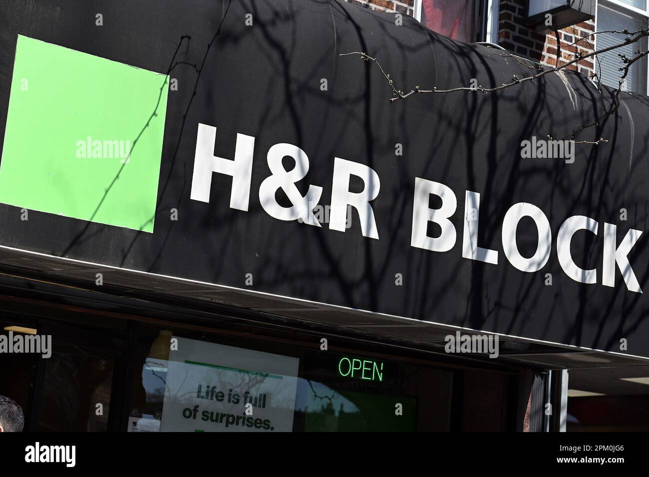 New York, USA. 10th Apr, 2023. Vie of an H&R Block tax preparation