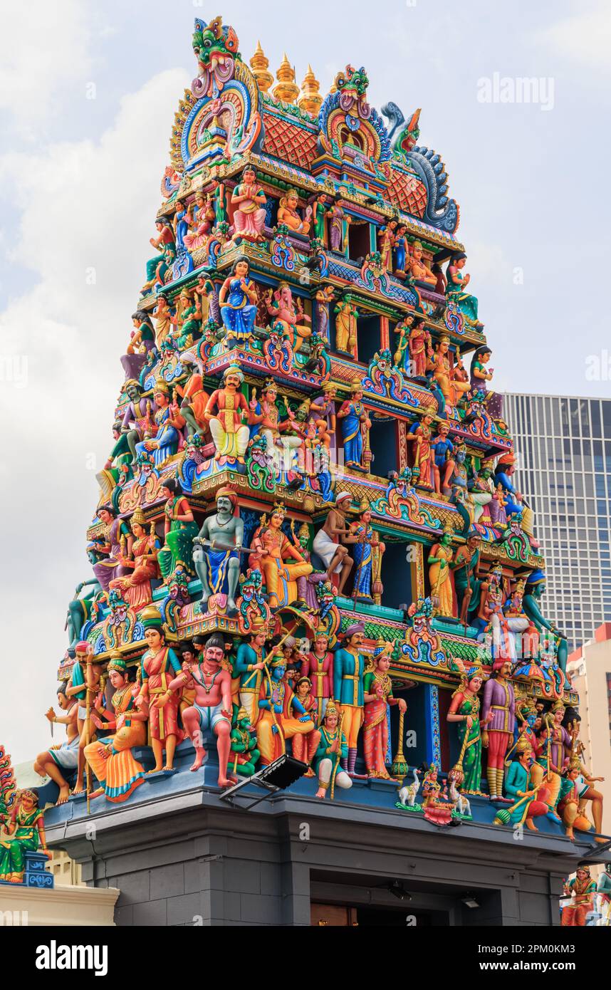 ornate-and-colourful-gopuram-at-the-main-entrance-of-sri-mariamman