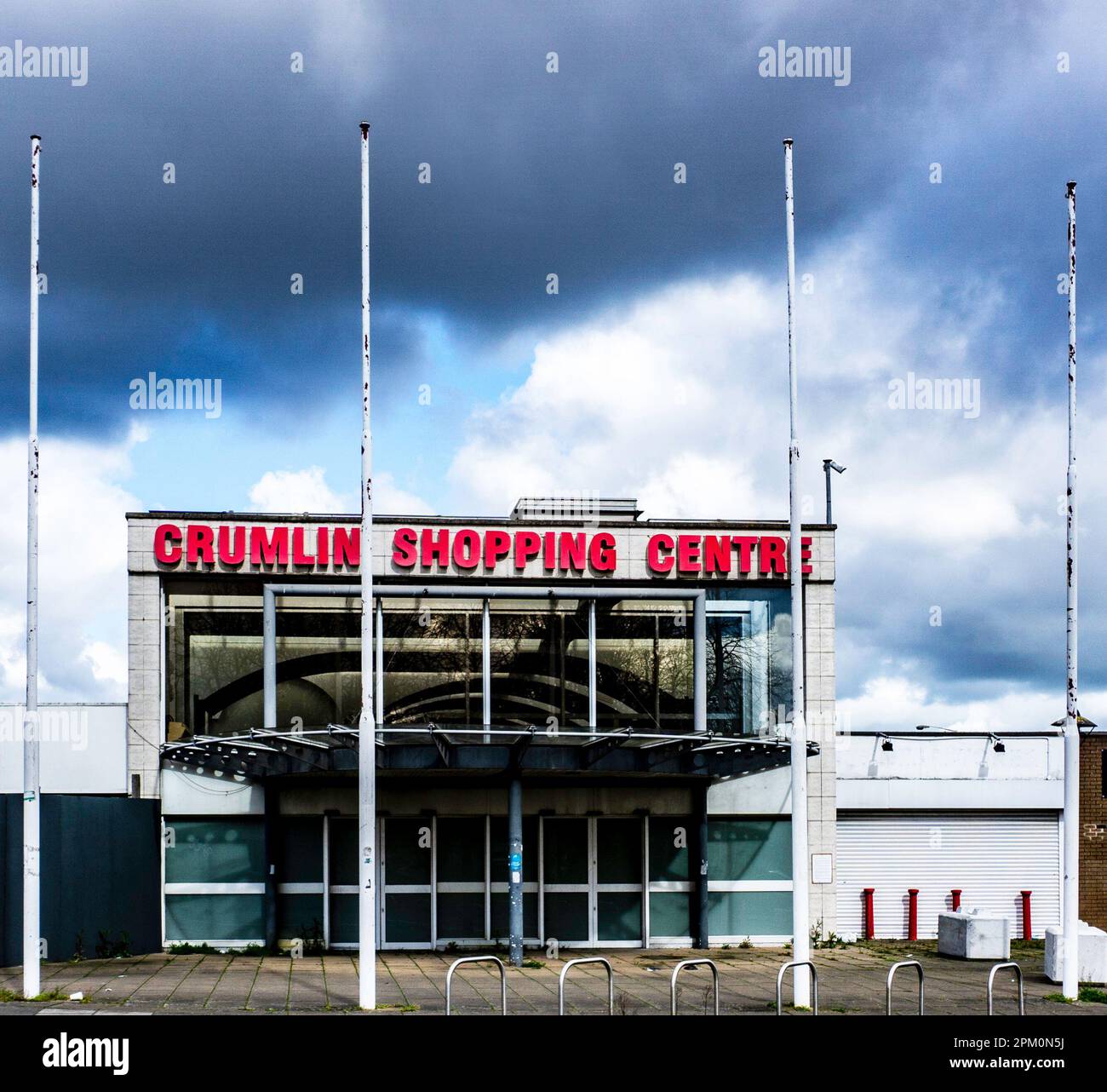 The entrance to Crumlin Shopping Centre, Crumlin Road, Dublin. Once a thriving centre now looking derelict, Dunnes stores are owner/occupiers. Stock Photo