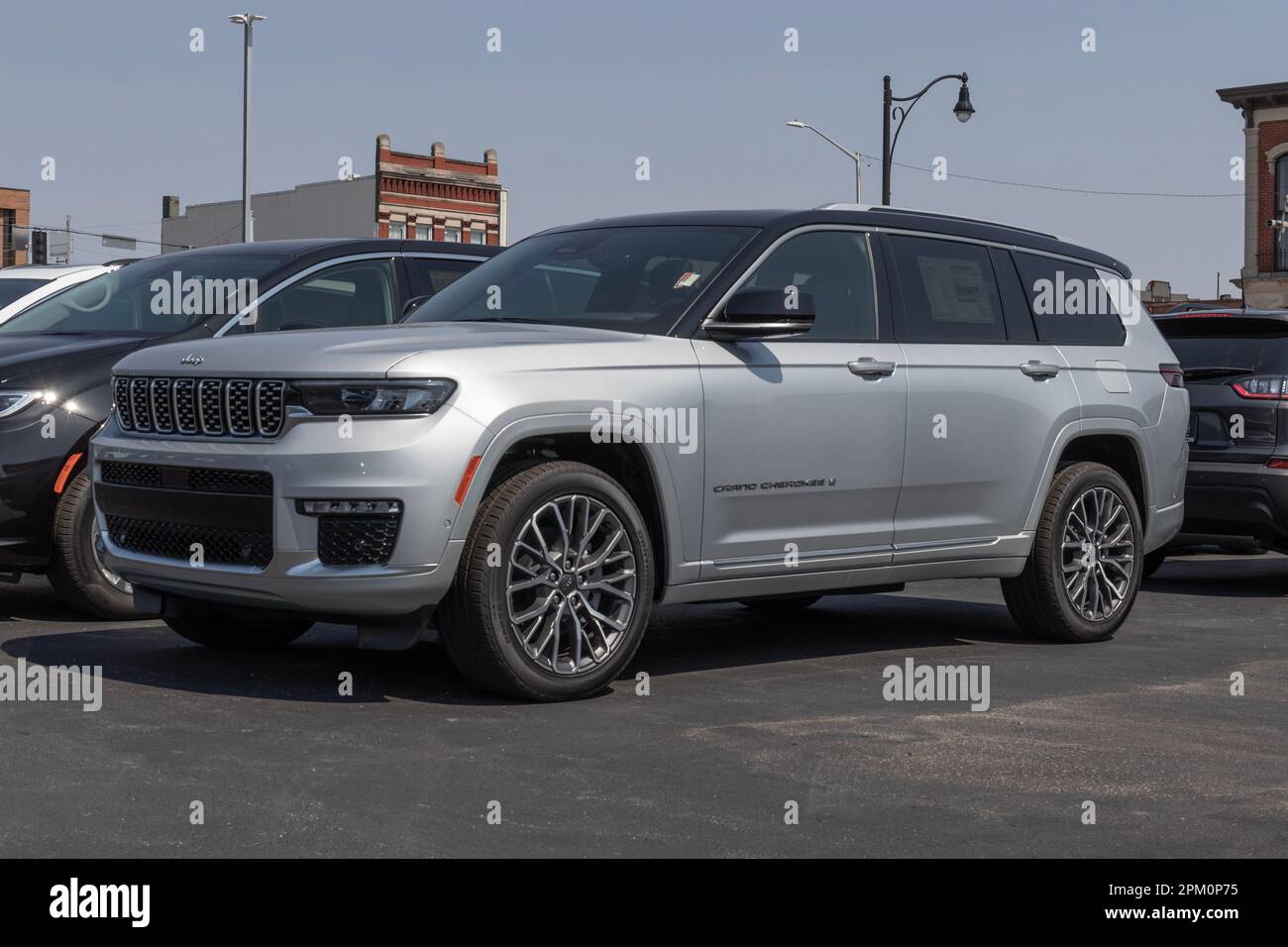 Logansport - Circa April 2023: Jeep Grand Cherokee display at a dealership. Jeep offers the Grand Cherokee in Laredo, Limited, and Trailhawk models. Stock Photo
