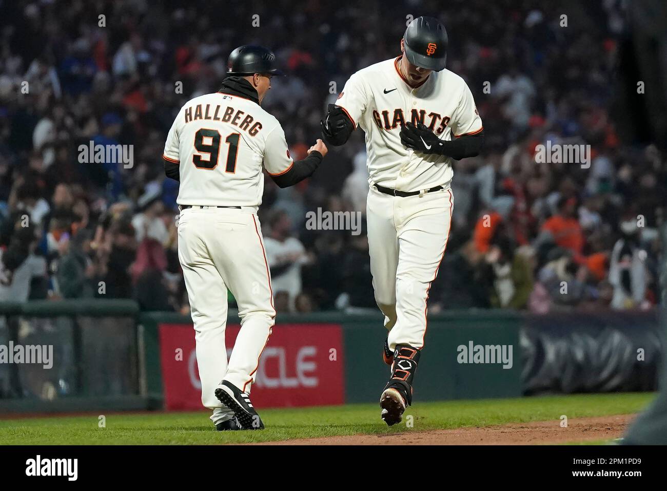 San Francisco Giants' Wilmer Flores, right, is congratulated by third
