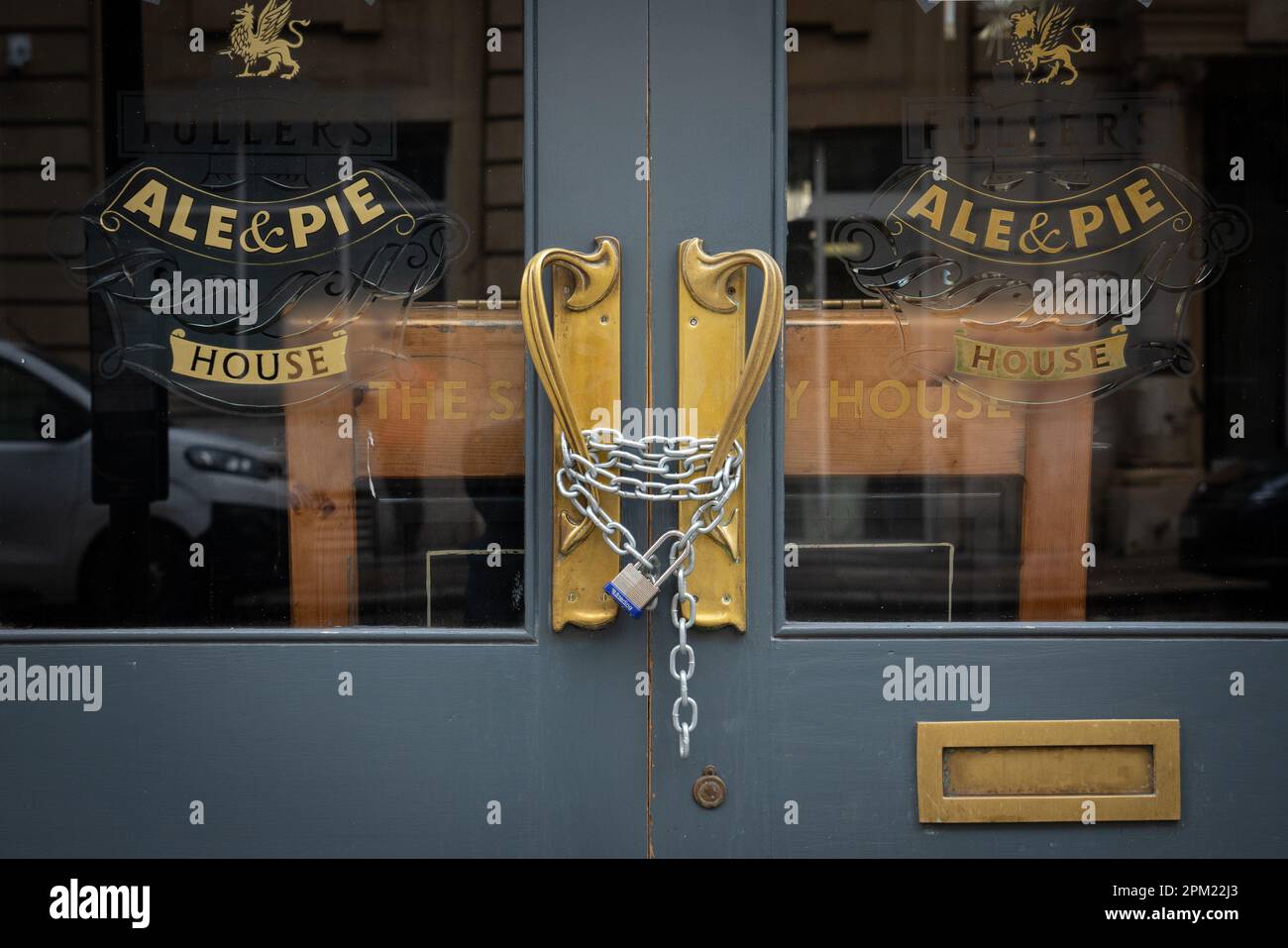 File photo dated 28/01/21 of chains securing the doors of a closed Fuller's pub in London. The rate of pubs being demolished or redeveloped for other purposes has increased by almost 60% at the start of the year as bumper energy bills have hammered the sector. Analysis of official Government data by the commercial real estate intelligence firm Altus Group shows that the overall number of pubs in England and Wales, including those vacant and being offered to let, dropped to 39,634 at the end of the first quarter to March 31. Issue date: Tuesday April 11, 2023. Stock Photo