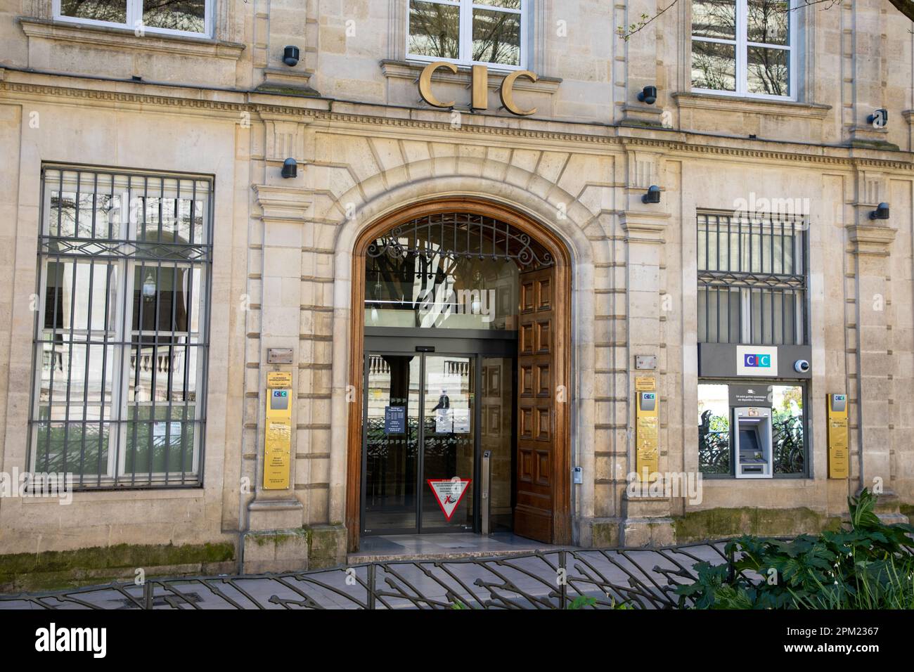 Bordeaux , Aquitaine France - 04 02 2023 : CIC logo sign and brand text ...