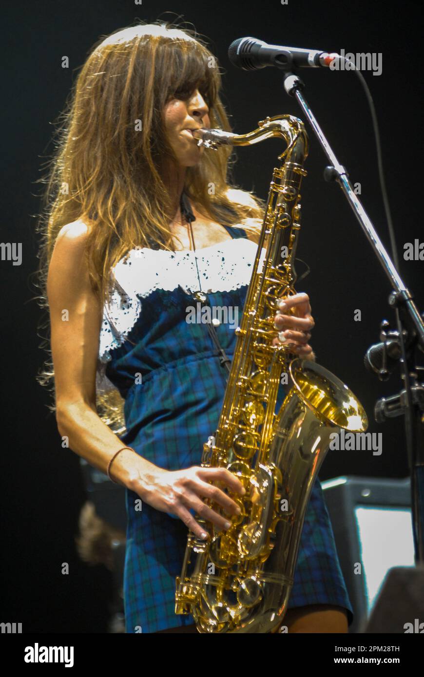abi-harding-the-zutons-v2008-hylands-park-chelmsford-essex
