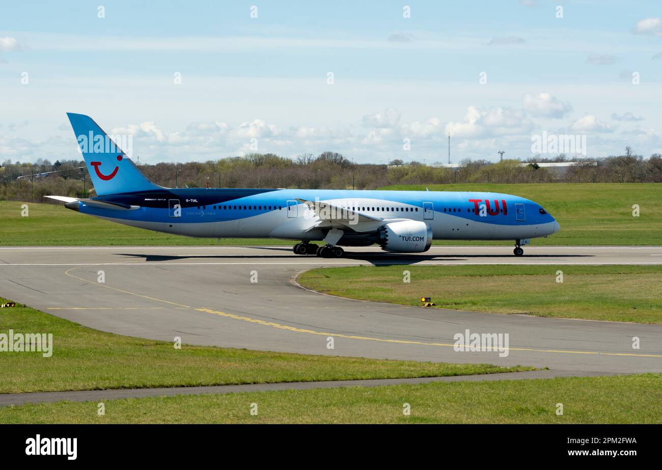 Tui Boeing 787-8 Dreamliner ready for take off at Birmingham Airport ...