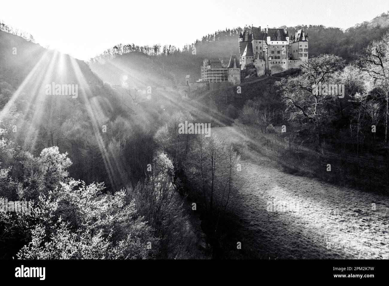 Wierschem, 09.04.23 Burg Eltz im Tal der Eltz, einem linken Nebenfluss der Mosel Stock Photo
