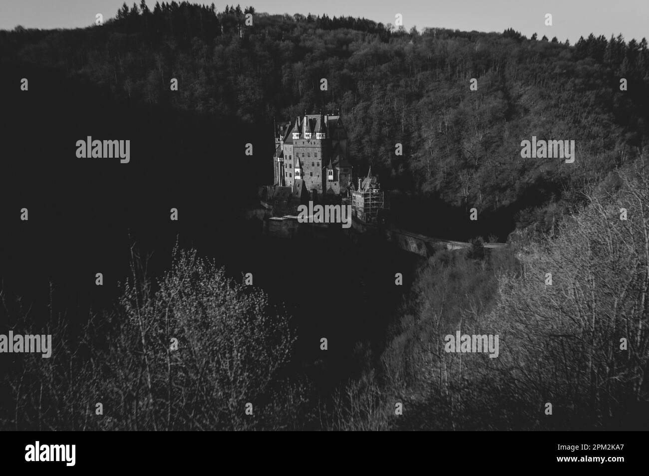 Wierschem, 09.04.23 Burg Eltz im Tal der Eltz, einem linken Nebenfluss der Mosel Stock Photo