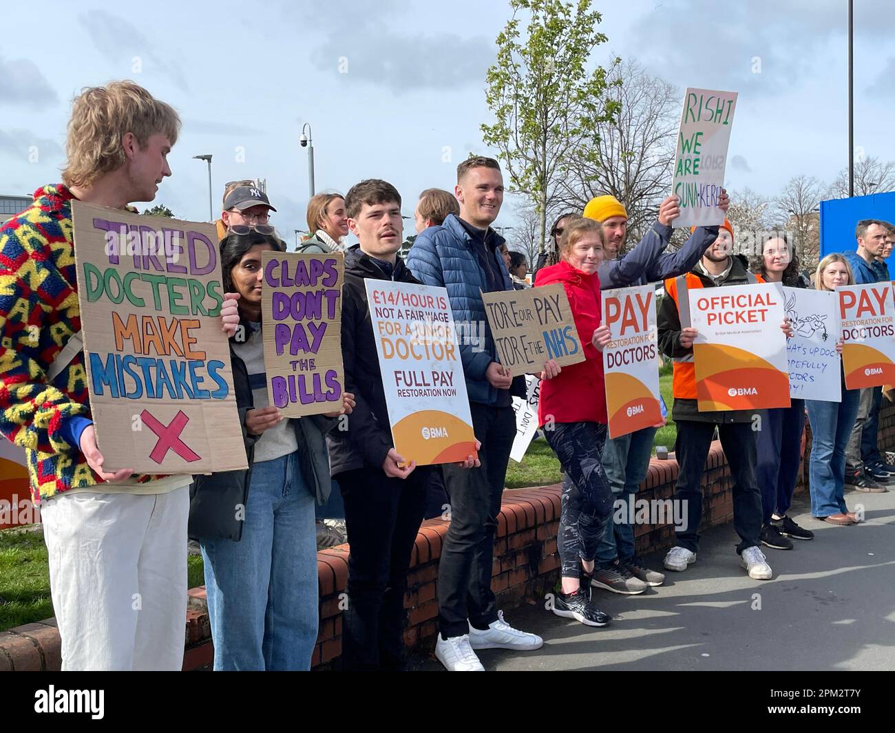Striking NHS junior doctors on the picket line outside Southmead ...
