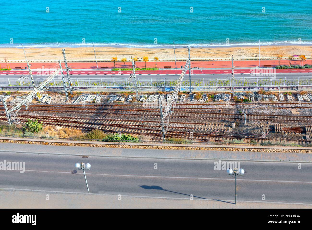 Shore Train Shore line railroad hi-res stock photography and images - Alamy