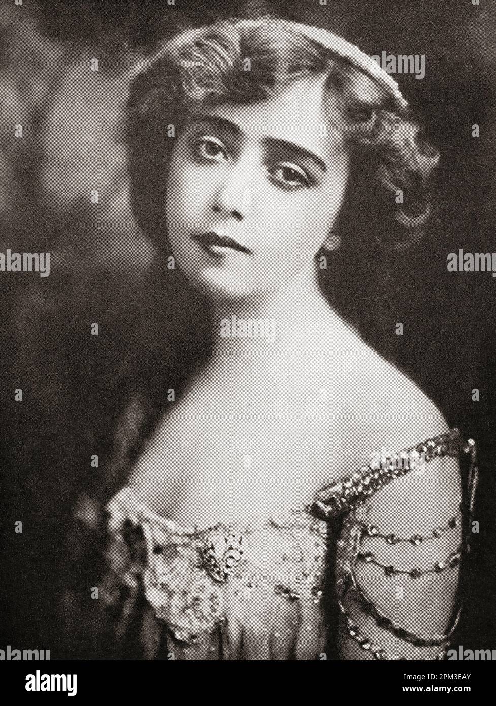 May Alvos de Sousa, 1884 - 1948.  American singer and Broadway actress.  Seen here in 1900 shortly after she introduced Bathhouse John's ballad, 'Dear Midnight of Love' at the Chicago Opera House.  From Lords of the Levee, published 1943. Stock Photo