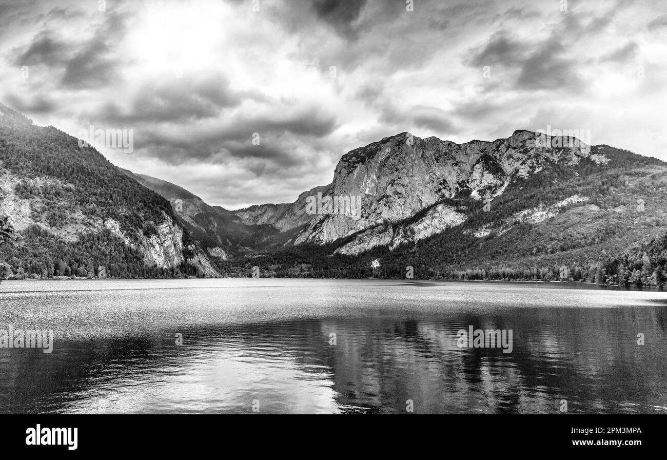 Lake and mountains. Beautiful landscape view to Alps Stock Photo - Alamy