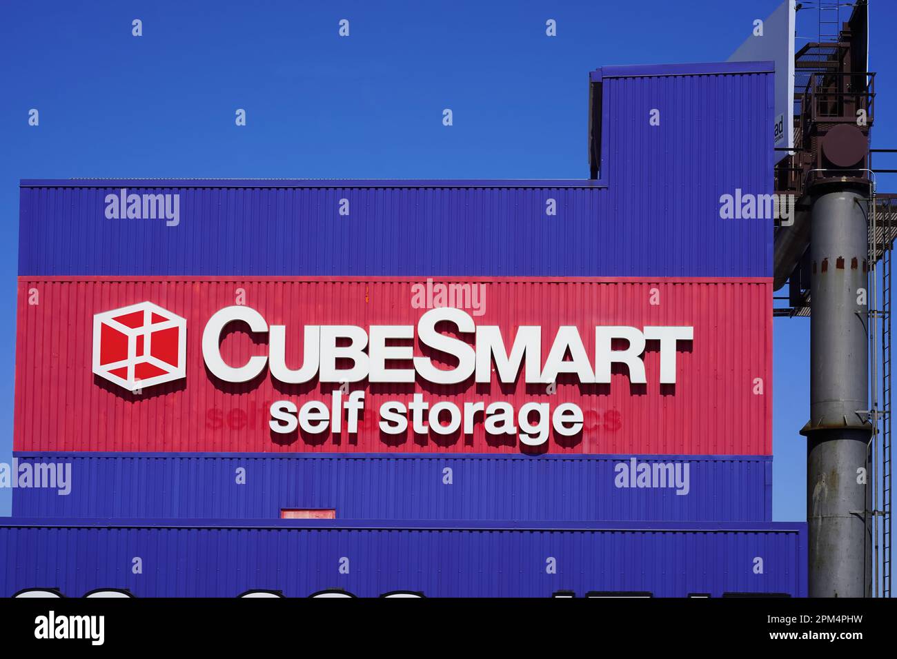 Bronx, NY - April 9, 2023 : CubeSmart self storage and logistics logo billboard on New York City warehouse. Stock Photo