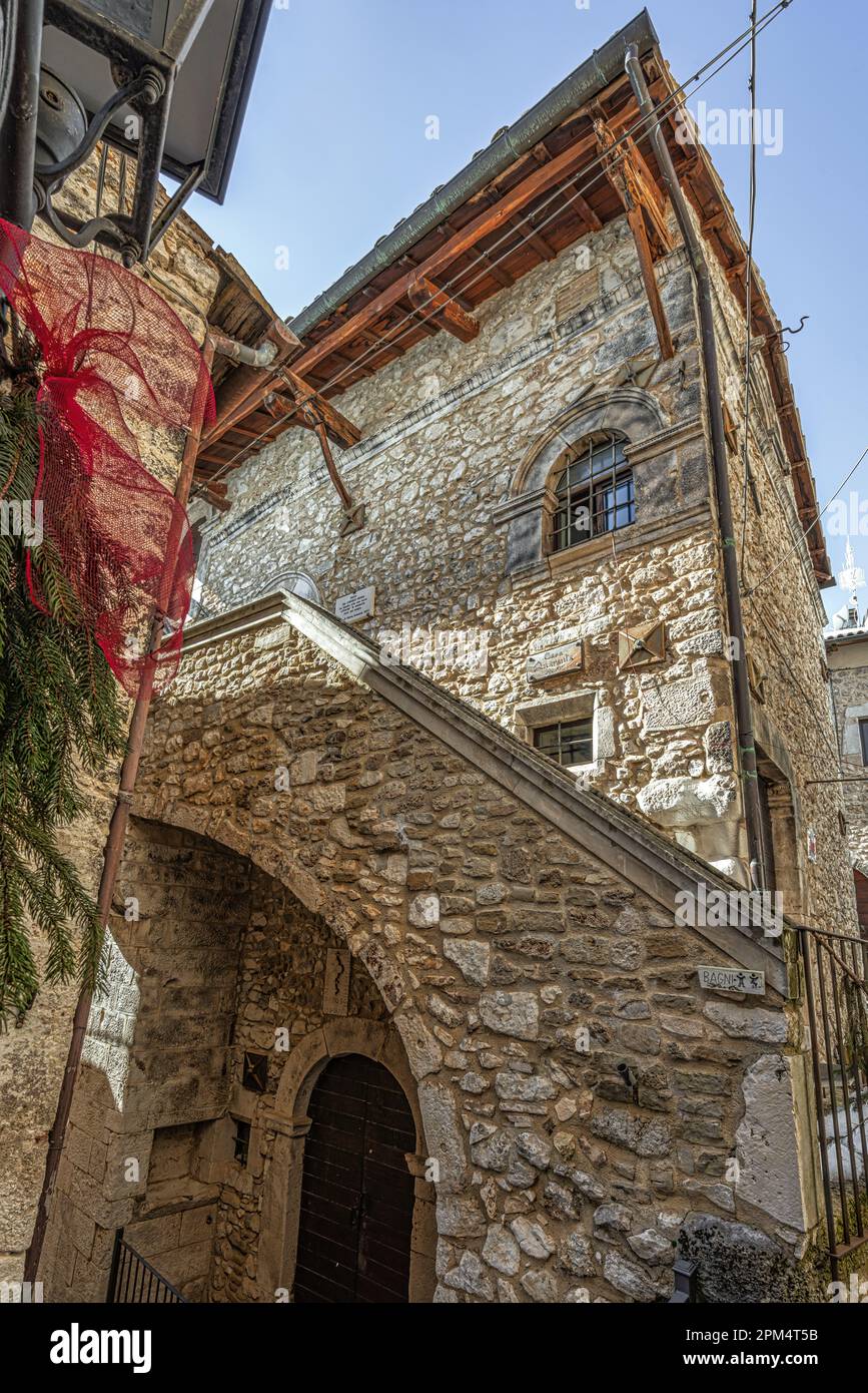 Casa Quaranta, typical 15th century Abruzzo rural house in the ancient part of the mountain village of Campo di Giove. Stock Photo
