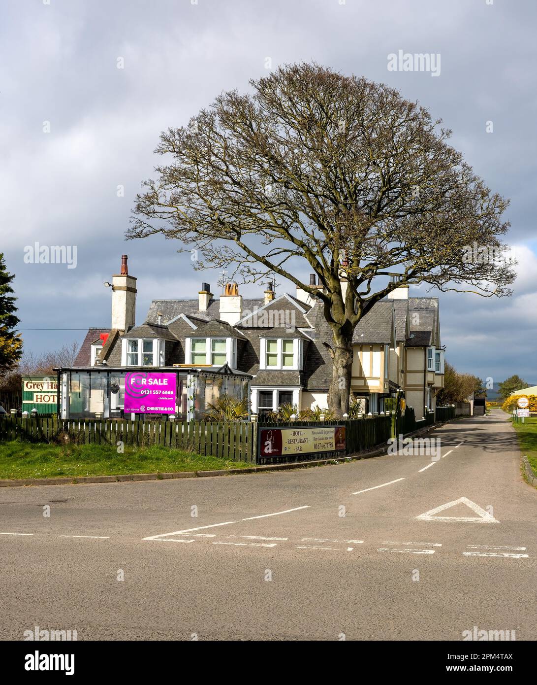 Grey Harlings Hotel is located next to the the Montrose Golf Links in Montrose and is possibly