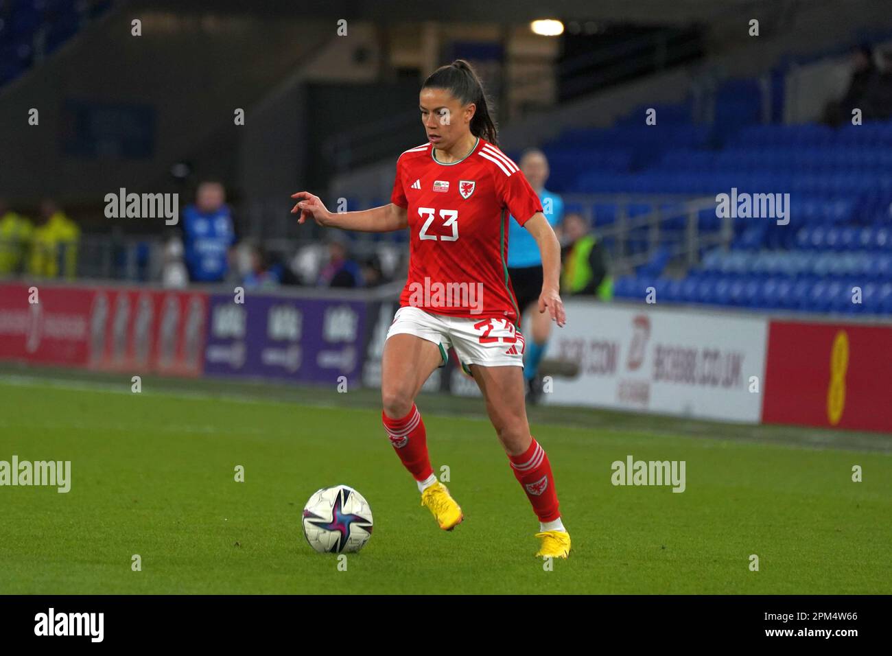 Ffion Morgan in action for Cymru, Wales 4 v 1 Northern Ireland, Cardiff City Stadium, 6th April 2023 Stock Photo