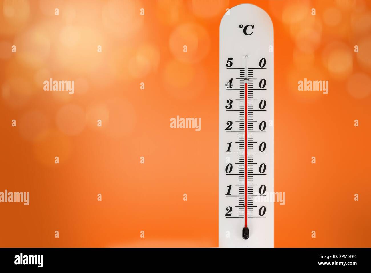 https://c8.alamy.com/comp/2PM5FK6/42-degrees-celsius-on-a-thermometer-global-warming-concept-2PM5FK6.jpg